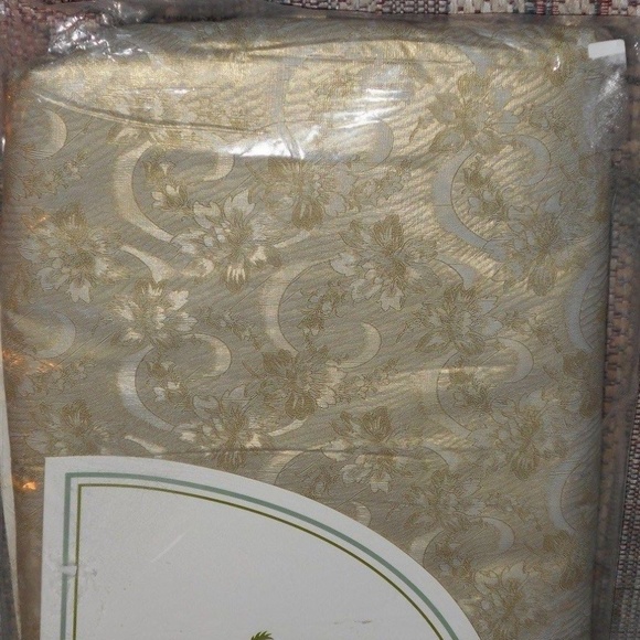 Classics Vinyl Gold Oblong Fabric Back Tablecloth - Picture 2 of 4